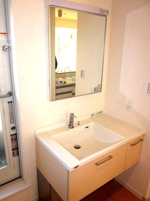 Wash basin, toilet