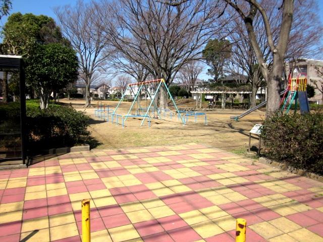 Other. Surrounding facilities: Acacia Park