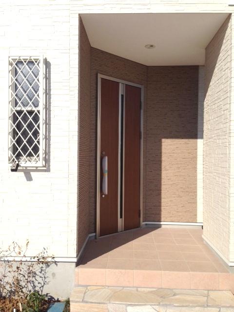 Entrance. Entrance (construction cases)