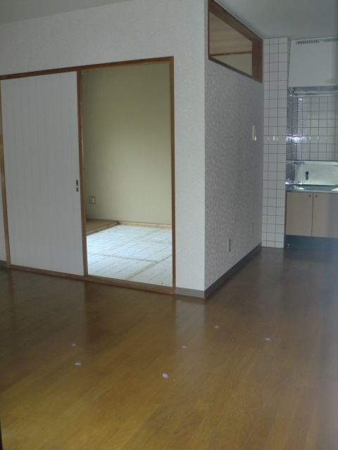 Other room space. It comes with a Japanese-style taste