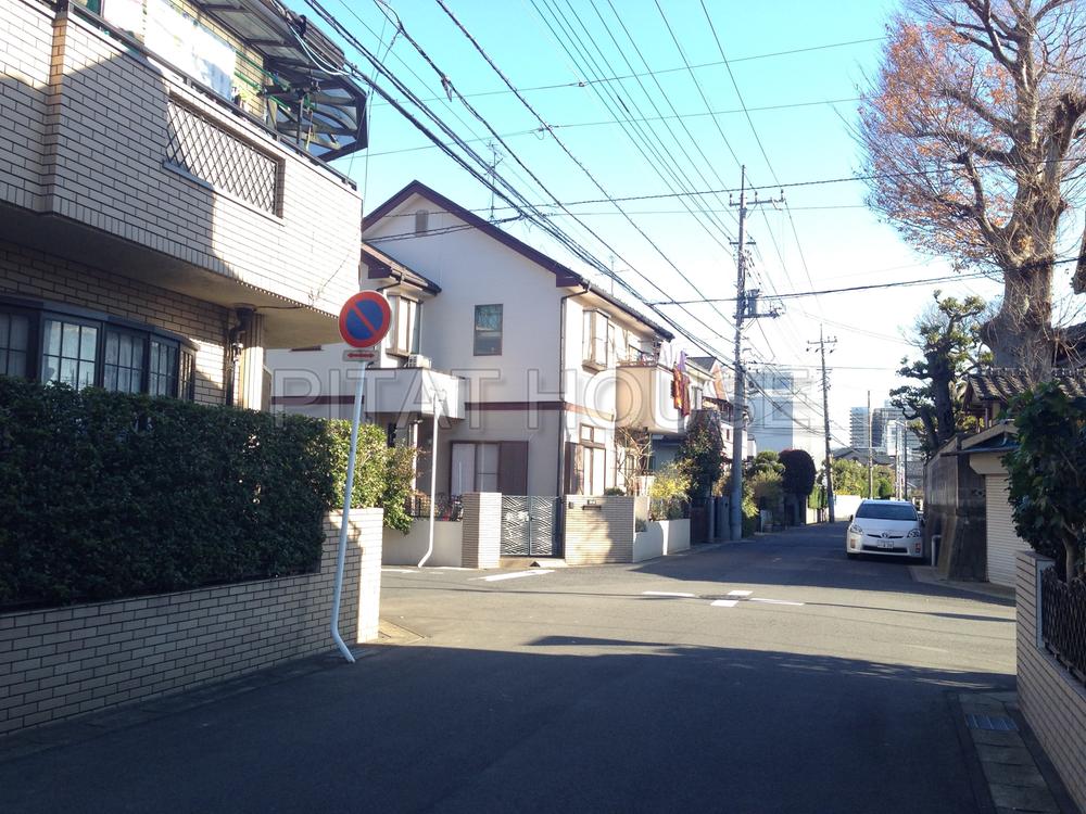 Local photos, including front road. It is less front road the car street.