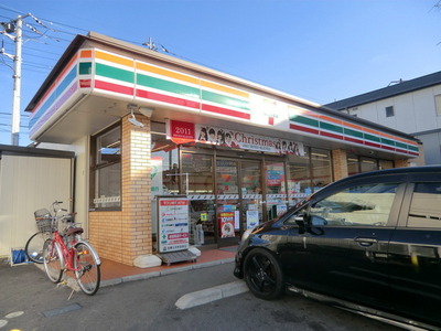 Convenience store. 310m to Seven-Eleven (convenience store)