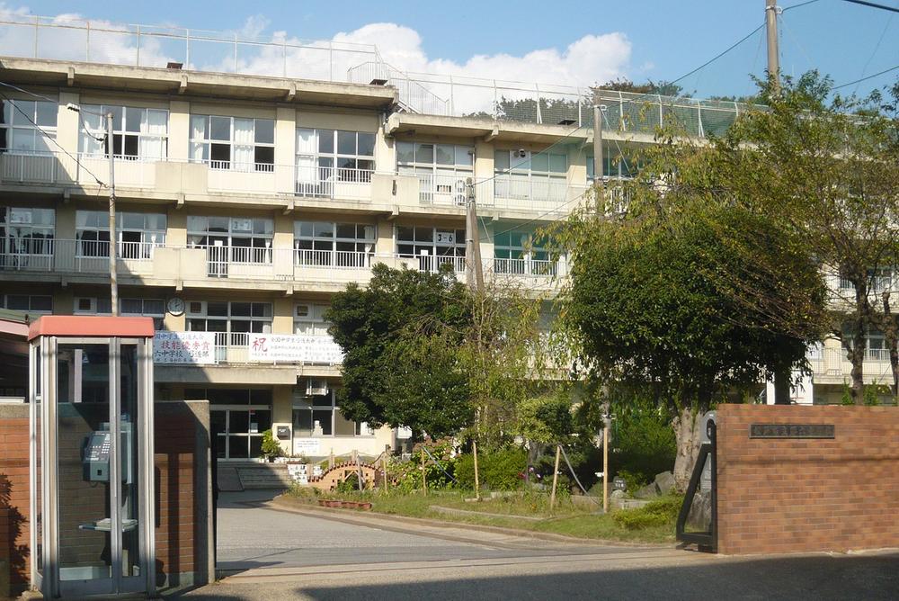 Junior high school. 500m to the sixth junior high school