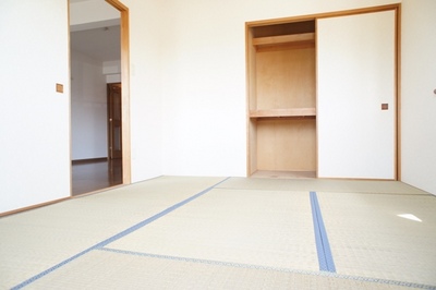 Living and room. Japanese-style room with closet