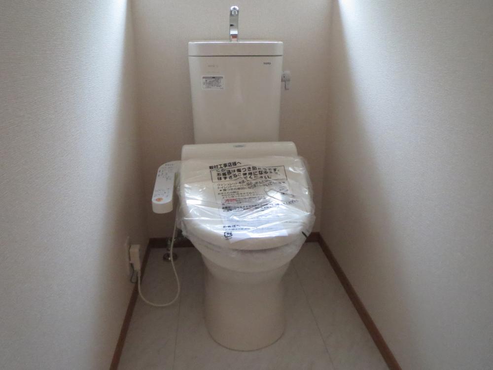 Toilet. Indoor (10 May 2013) Shooting