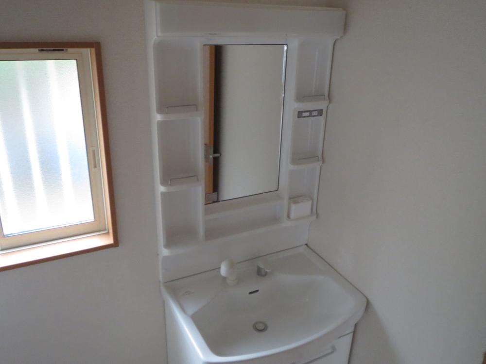 Wash basin, toilet. Indoor (10 May 2013) Shooting
