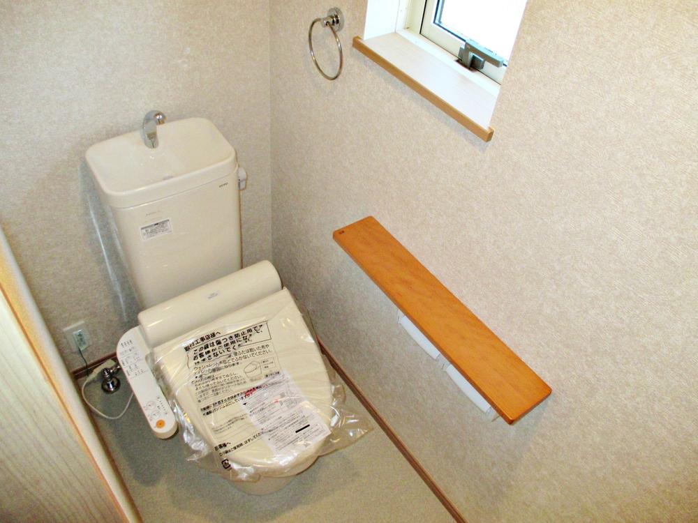 Toilet. High-function toilet seat