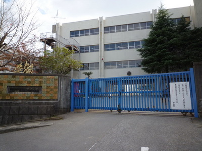 Primary school. Kamihongo first 2 160m up to elementary school (elementary school)