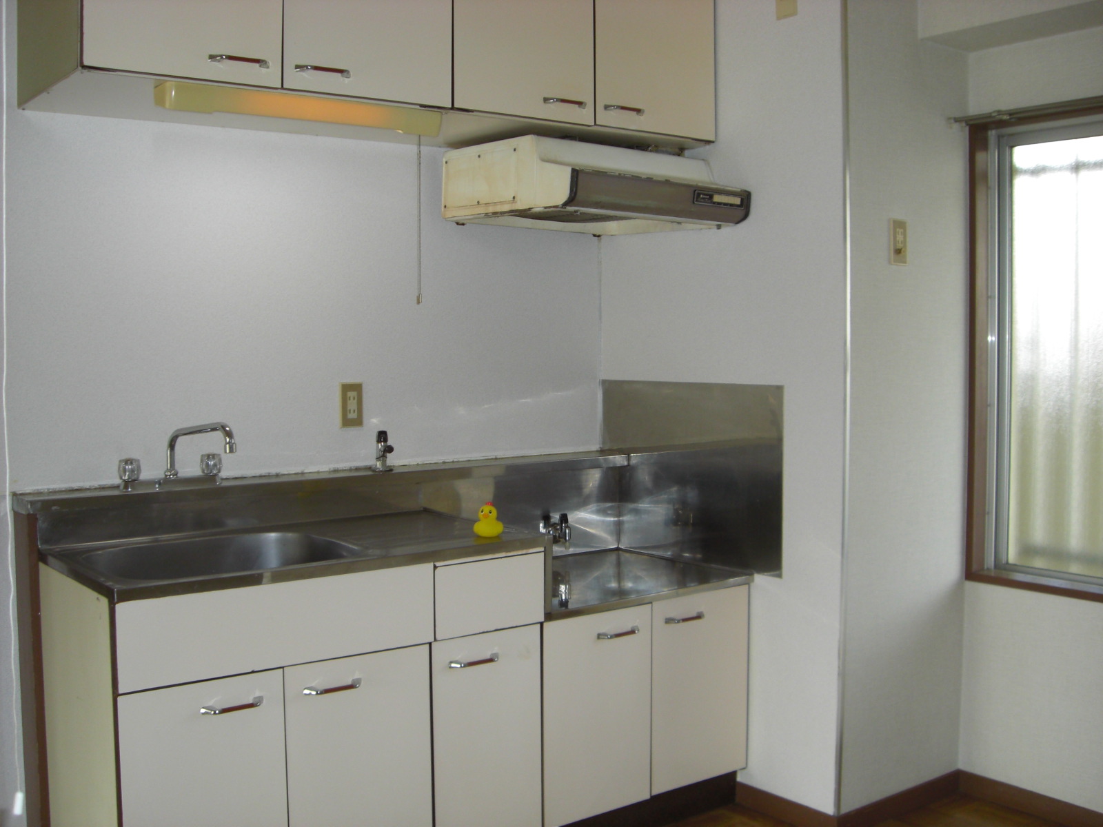 Kitchen. Two-burner gas stove installed Friendly Kitchen