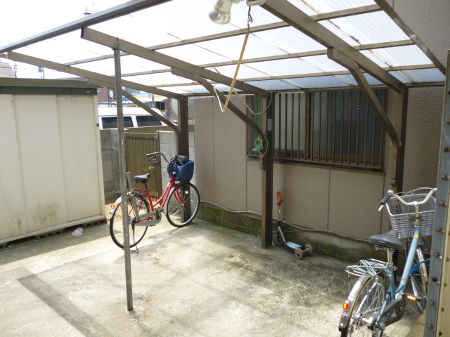 Other common areas. Large roof with bicycle parking Bike parking Negotiable