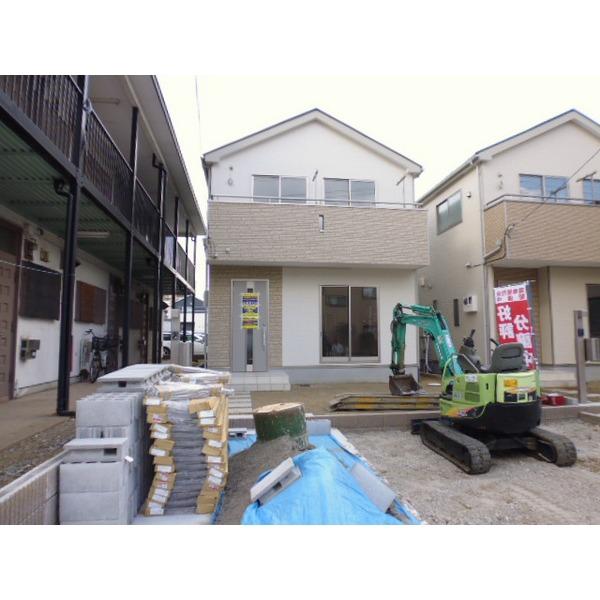 Local appearance photo. There is garage space in front