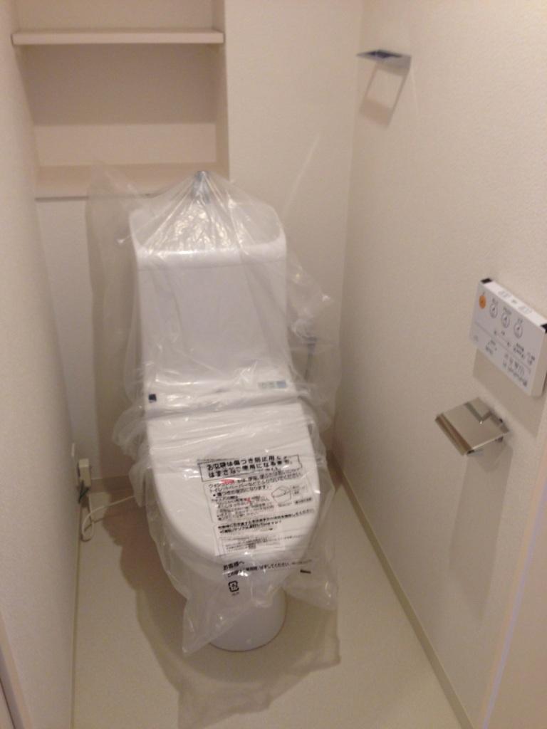 Toilet. Indoor (11 May 2013) Shooting