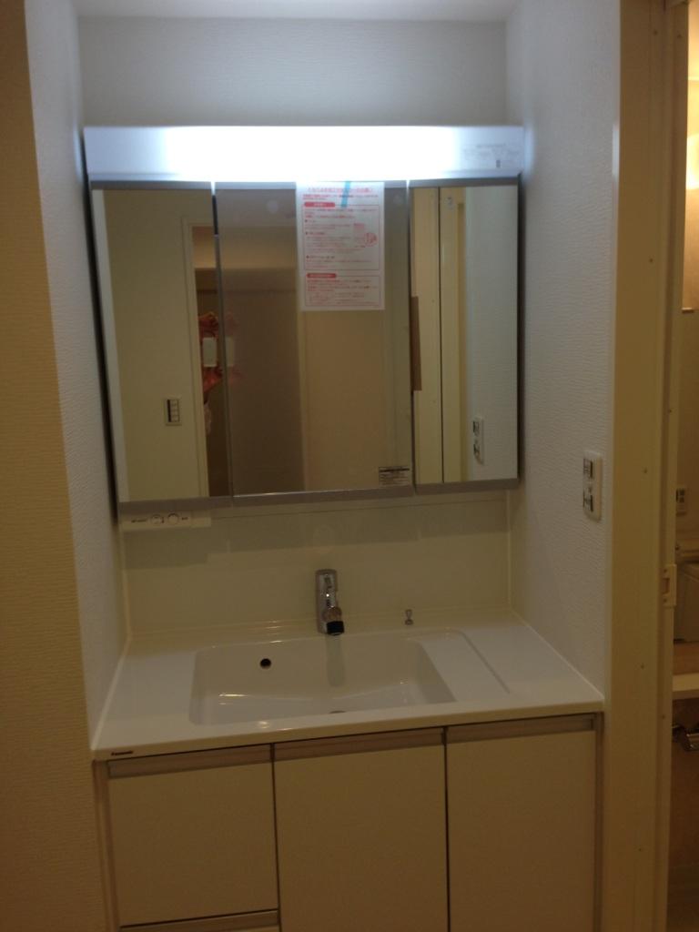 Wash basin, toilet. Indoor (11 May 2013) Shooting