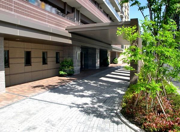 Entrance. A porte-cochere entrance