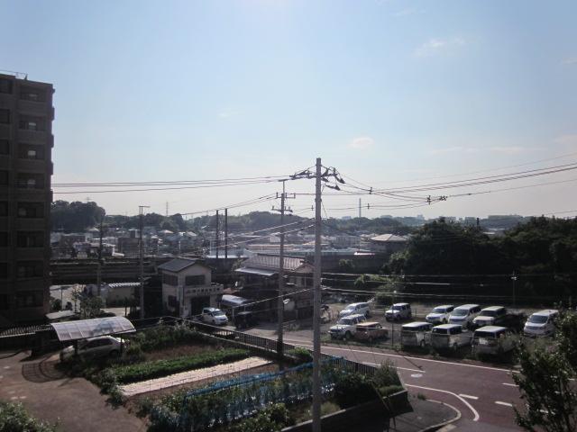 View photos from the dwelling unit. View from the site (August 2013) Shooting