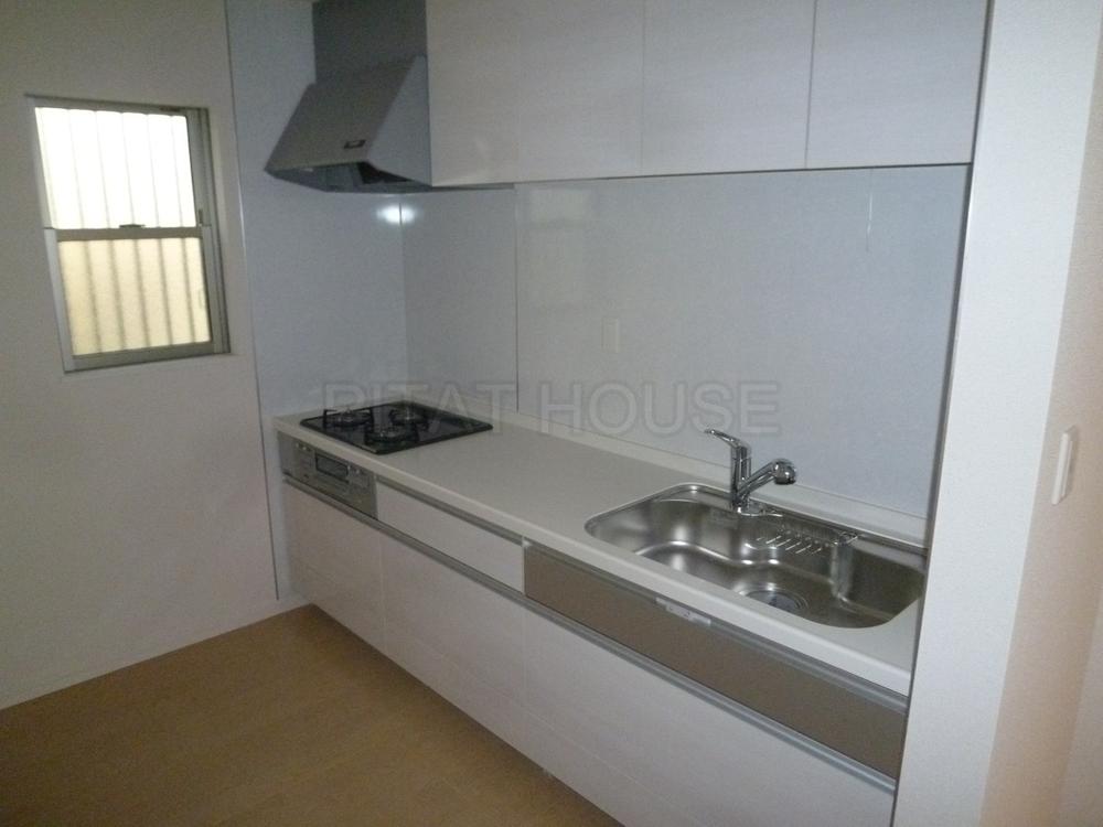 Kitchen. ◆ This is a system kitchen with a window.