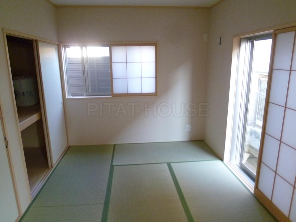 Non-living room. ◆ Facing south of bright Japanese-style room.