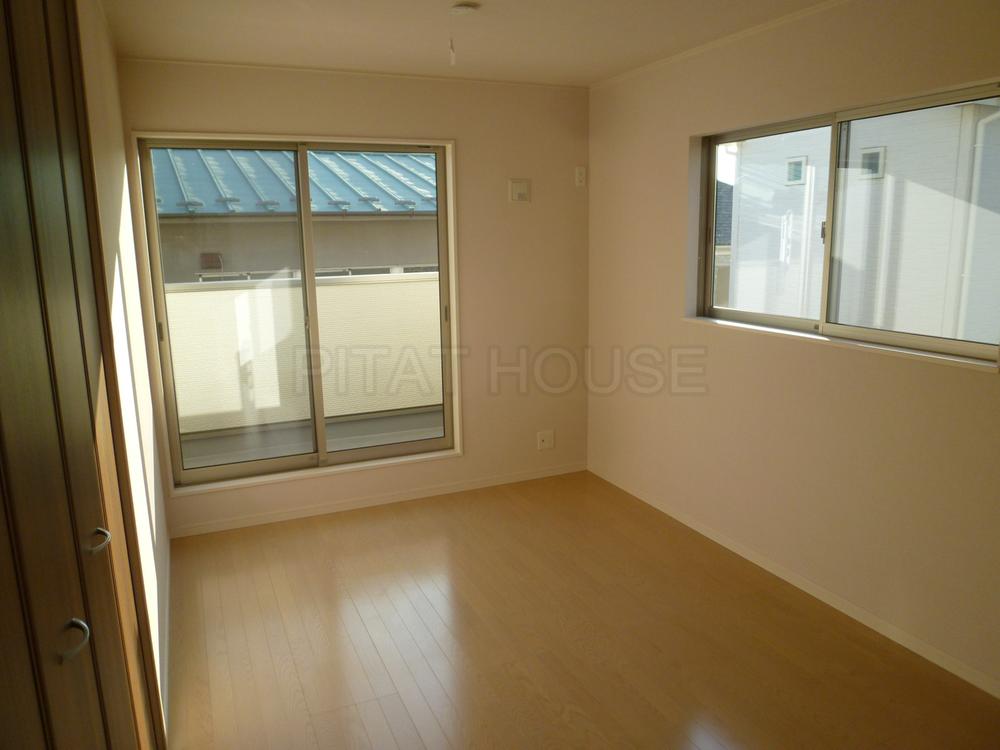 Non-living room. ◆ The second floor of a large main bedroom also bright.