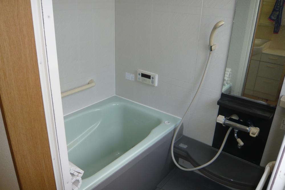 Bathroom. Indoor (10 May 2013) Shooting