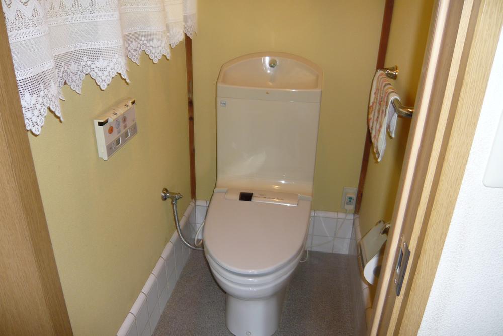 Toilet. Indoor (10 May 2013) Shooting