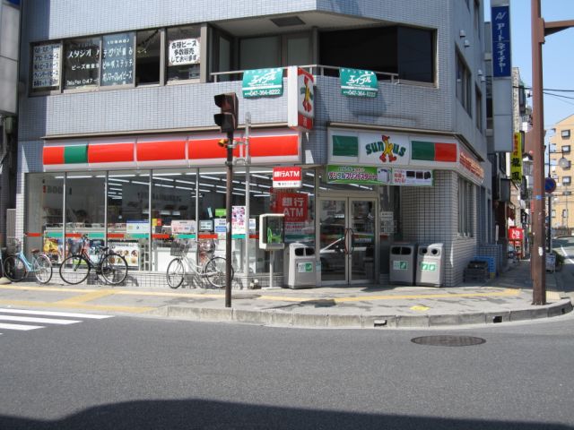 Convenience store. 10m to Sunkus (convenience store)