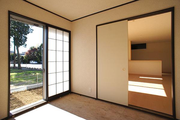 Non-living room. 1 Building