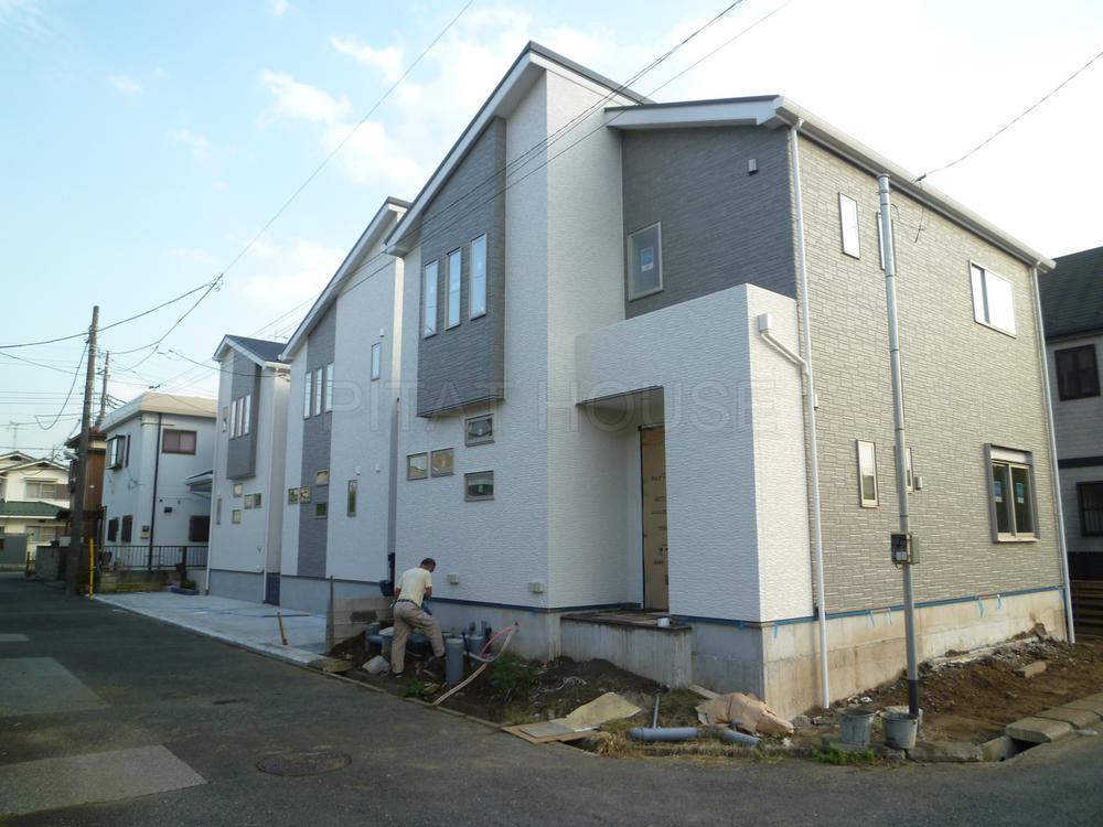 Local photos, including front road.  ◆ It is all-electric new construction all three buildings, such as the custom home