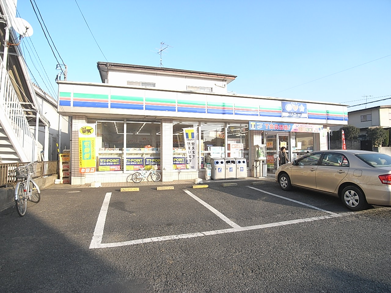 Convenience store. Three F Matsudo Matsuhidai store up (convenience store) 286m