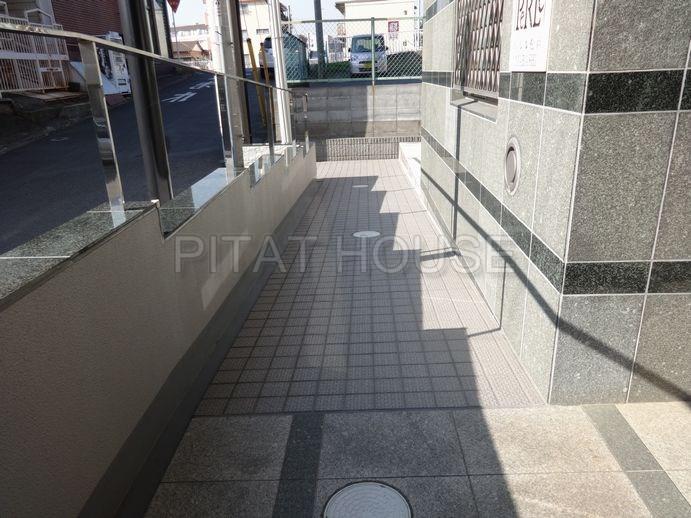 Entrance.  [entrance] Peace of mind even in a wheelchair or truck there is also a slope