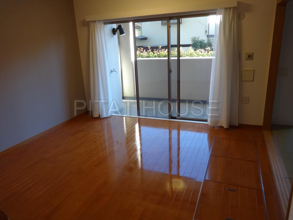 Living.  [LDK] LDK and spacious to ensure a per yang an opening to the south