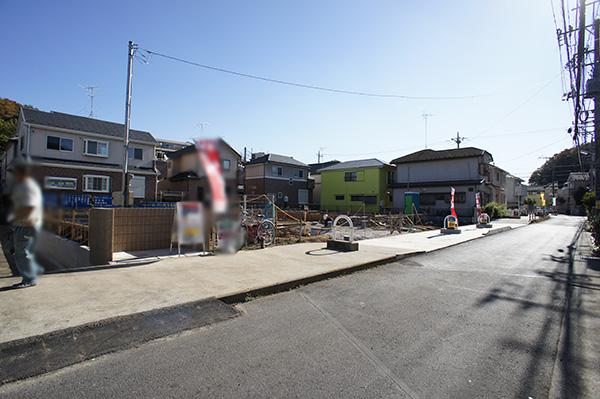 Local photos, including front road. Overall