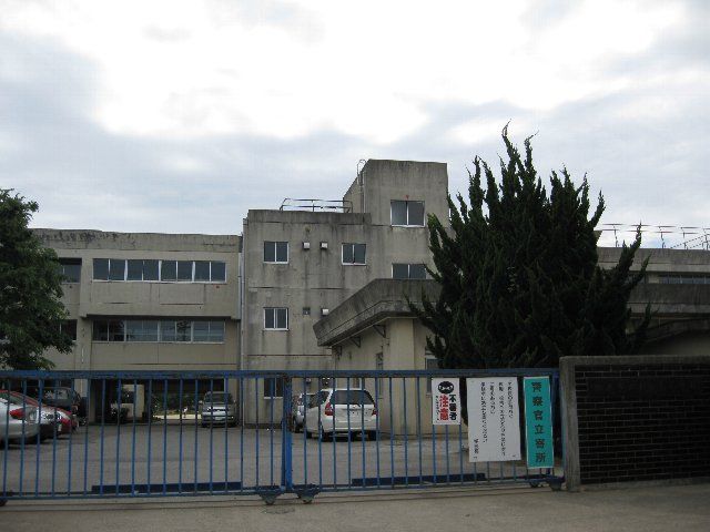 Primary school. Shiritsukai flowers elementary school to (elementary school) 680m