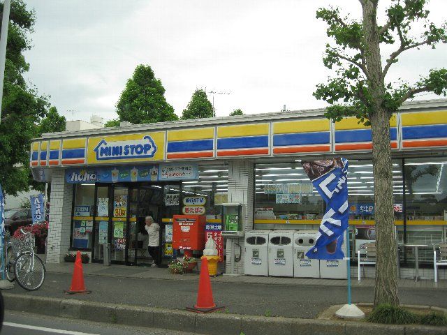 Convenience store. MINISTOP up (convenience store) 490m