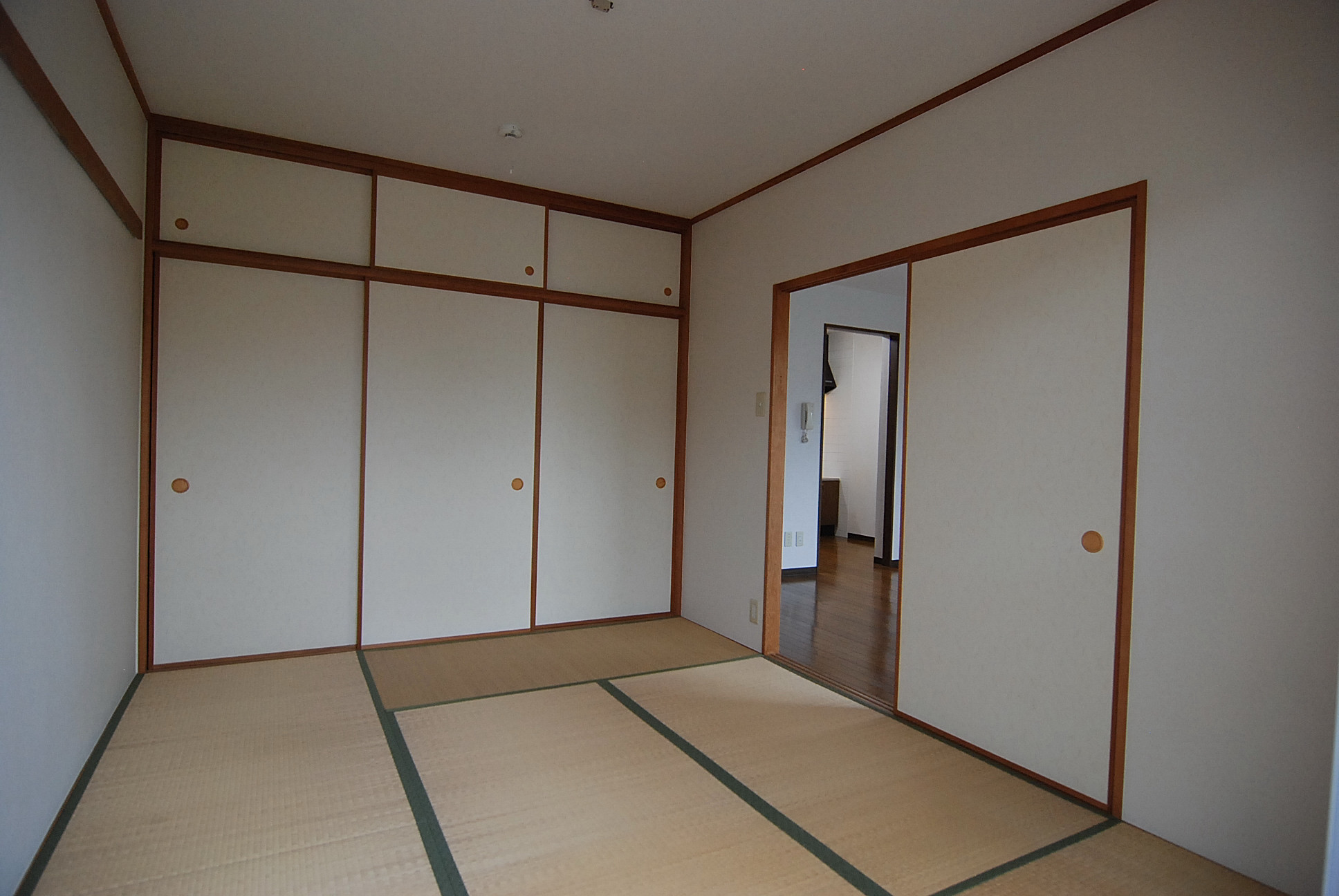 Other room space. Japanese-style room 6 quires It is equipped with closet of the large storage capacity.