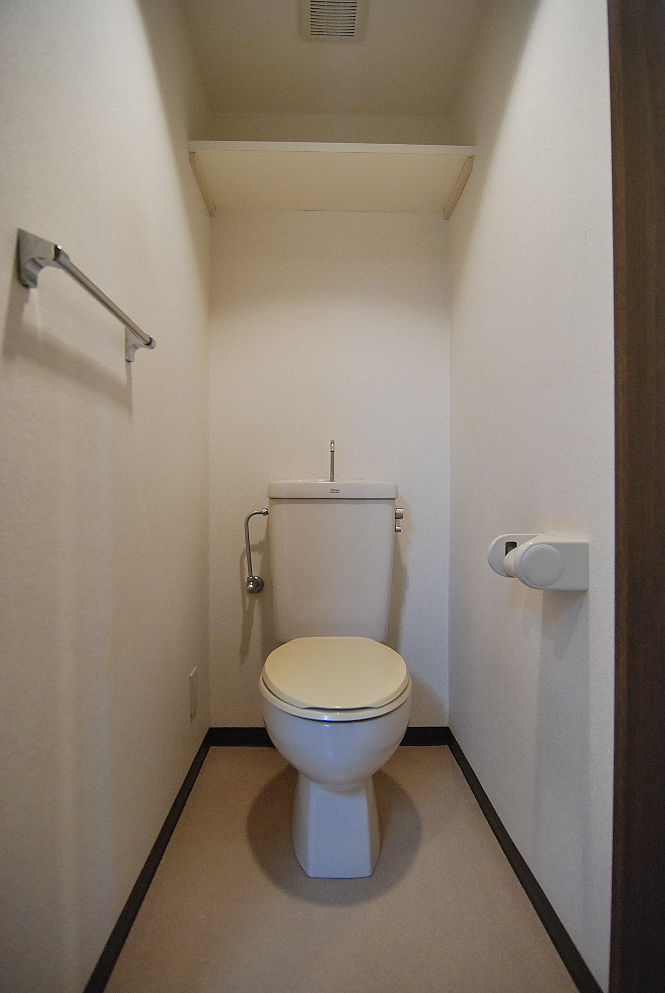 Toilet. It comes with a storage rack. Warm water washing toilet seat also can be attached.