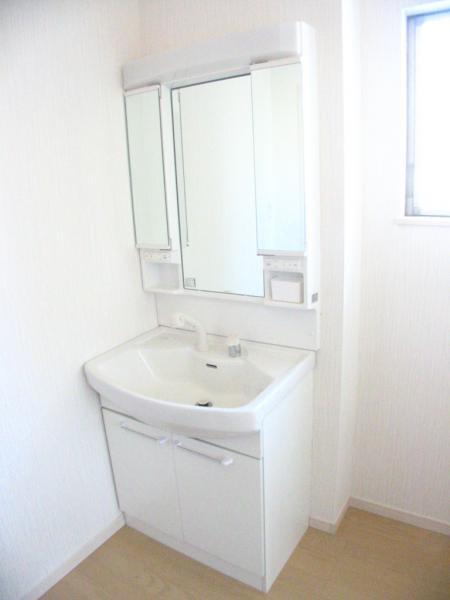 Wash basin, toilet
