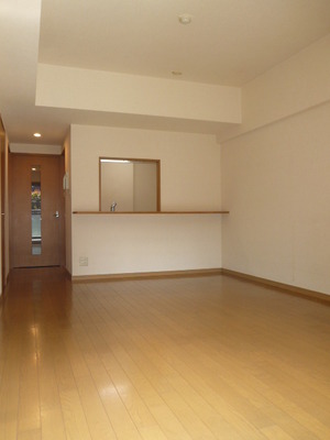 Living and room.  ※ A separate room is a picture