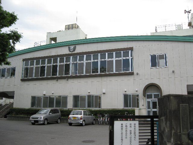 Junior high school. Municipal put away to the south junior high school (junior high school) 790m