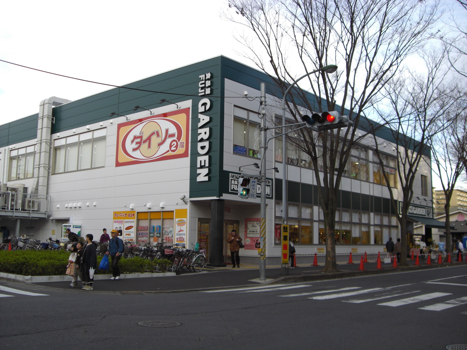 Supermarket. 430m to Fuji Garden (super)