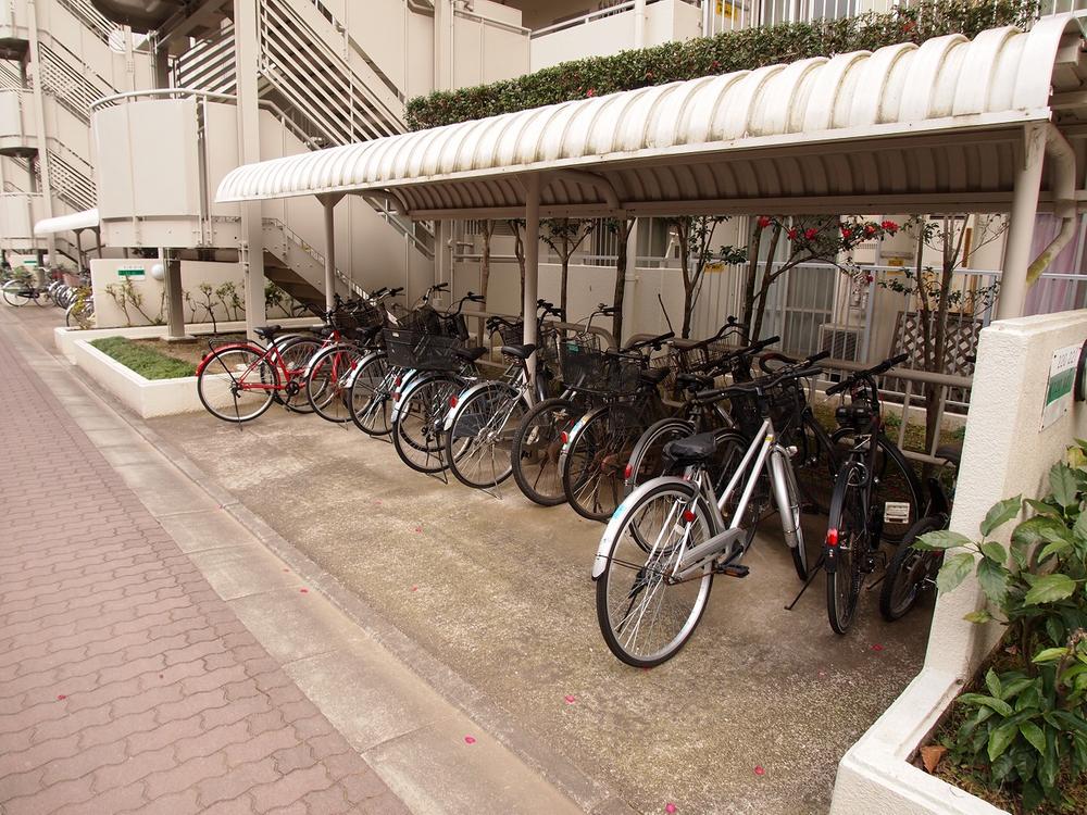 Other common areas. State of the bicycle parking lot