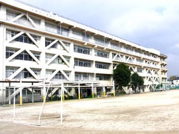 Junior high school. Until the cold wind stand elementary school 386m