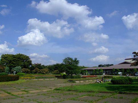 park. 300m to the Sports Park