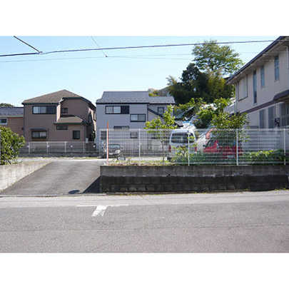 Local land photo. Parking right-hand portion is target area