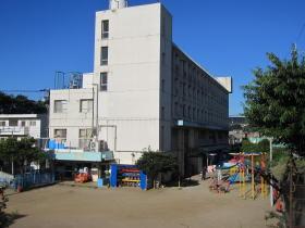 kindergarten ・ Nursery. A strong ally of the mom to work 417m to Kitamatsudo nursery. Nursery school in the neighborhood