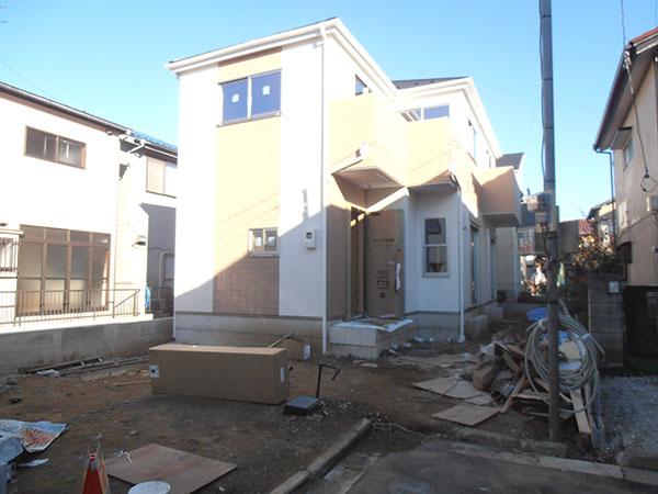 Local photos, including front road. Defects insurance is already subscribed
