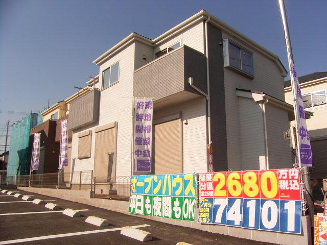 Model house photo. Night is also possible preview weekdays.