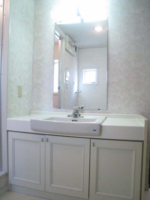 Washroom.  ☆ Large vanity ☆