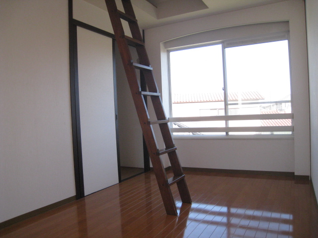 Other room space.  ☆ Is on the stairs there is also a loft (storage) space in a bright Western-style ☆