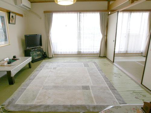 Non-living room. A look at the Japanese-style room from the living room