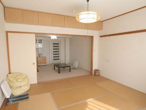 Non-living room. Shooting from the balcony side